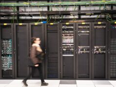 MayimFlow quer impedir vazamentos de data center antes que aconteçam A visitor walks past a computer bay at the PA10 data center, operated by Equinix Inc., in Paris, France.