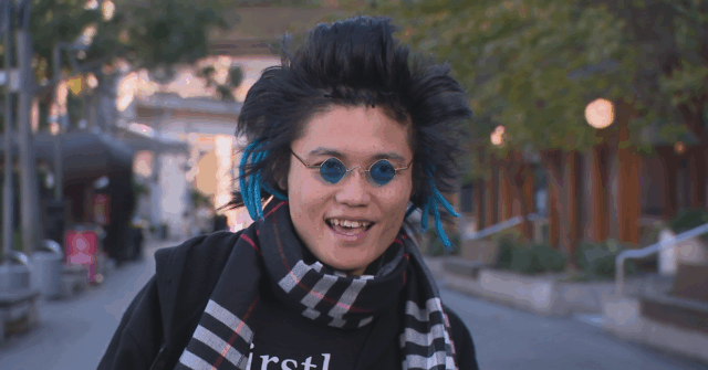 O australiano que agarrou a atriz Ariana Grande prometeu em O australiano acusado de emboscar Ariana Grande esta semana afirmou em junho que planejava desistir de suas travessuras para sempre.