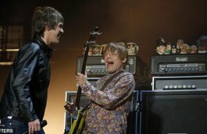 O baixista do Stone Roses, Gary ‘Mani’ Mounfield, morre aos 63 anos: os devastados companheiros de banda Ian Brown, John Squire e Reni prestam uma homenagem emocionante ao seu ‘maravilhoso irmão’ Gary 'Mani' Mounfield, baixista do Stone Roses, morreu aos 63 anos