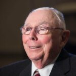 O bilionário Charlie Munger disse que se a política o mantém irritado, 'Bem-vindo à casa da miséria' e 'Conquistas mundanas muito baixas'