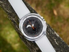 O calor do seu corpo pode tornar os smartwatches com carregamento automático uma realidade Um Google Pixel Watch 4 em um carregador mostrando o tempo e os minutos restantes para carregar totalmente