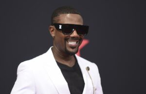 O cantor Ray J é preso no Dia de Ação de Graças por suspeita de fazer ameaças em Los Angeles O cantor Ray J é preso no Dia de Ação de Graças por suspeita de fazer ameaças em Los Angeles