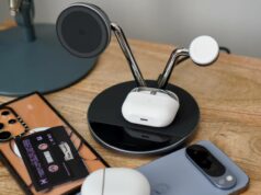 O carregador multi-dispositivo Qi2 da Anker é meu favorito e uma pechincha da Black Friday um par de blocos de carregamento USB-A/USB-C contra um fundo multicolorido