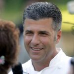 O chef famoso do estado da Bay Area, Michael Chiarello, acusa o ex-executivo de ajudar a assumir o controle de seu império de restaurantes