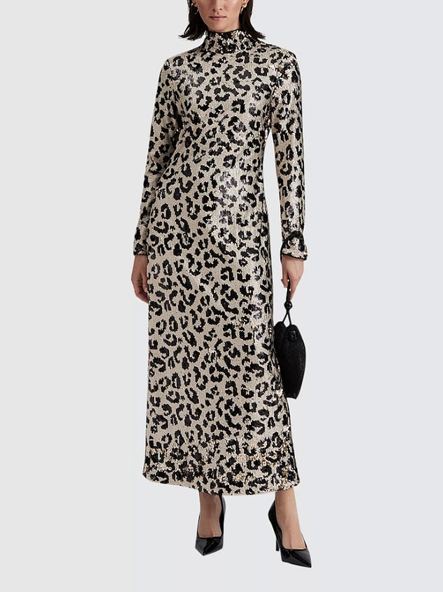 O deslumbrante vestido de lantejoulas da princesa Victoria da Suécia O deslumbrante vestido de lantejoulas da princesa Victoria da Suécia tem 50% de desconto na John Lewis - além de uma mini versão pronta para festa