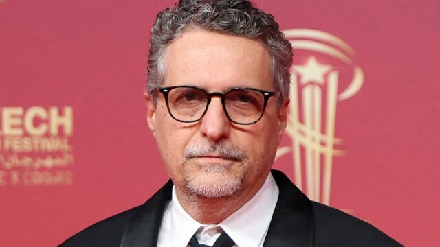 O diretor de 'O Agente Secreto', Kleber Mendonça Filho, diz que Hollywood deve 'traçar um limite' com o streaming se 'querem manter o cinema vivo' 
