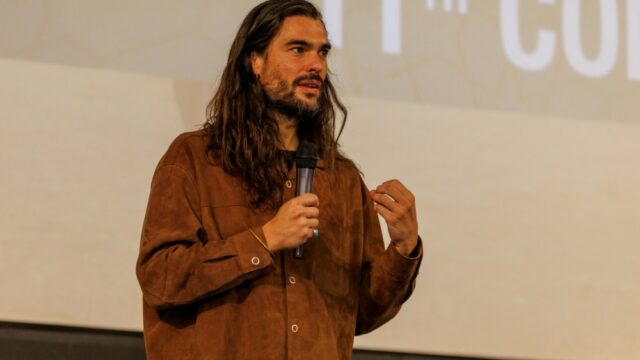 O diretor de 'Sirat', Oliver Laxe, olha para a floresta O diretor de 'Sirat', Oliver Laxe, olha para a floresta tropical para o próximo filme: 'Estou muito atraído pela Amazônia'