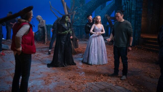 O diretor de 'Wicked: For Good' Jon M. Chu diz O diretor de 'Wicked: For Good' Jon M. Chu diz que Ariana Grande e Cynthia Erivo criaram a cena mais emocional por acidente: 'I Forgot to Call Cut'