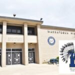 Entrada e fachada do Colégio Massapequa.