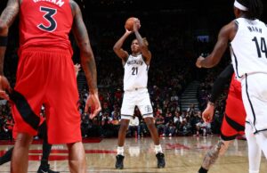 O erro imprudente de Noah Clowney ocorre quando ele está emergindo como titular do Nets Noah Clowney, do Nets, chuta a bola durante o jogo contra o Toronto Raptors em 23 de novembro de 2025, na Scotiabank Arena.