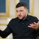 Sacos de areia protegendo um painel de controle em uma usina danificada, após os recentes ataques de mísseis e drones da Rússia em um local não revelado na Ucrânia, na quinta-feira.