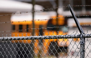 O esforço da administração Trump para acabar com os casos de dessegregação escolar da década de 1960 enfrenta um obstáculo Yahoo news home