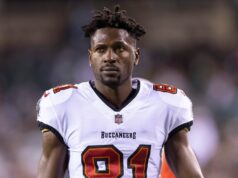 O ex-astro da NFL Antonio Brown retorna a Miami após renunciar à extradição Ex-jogador da NFL Antonio Brown é procurado por tentativa de homicídio