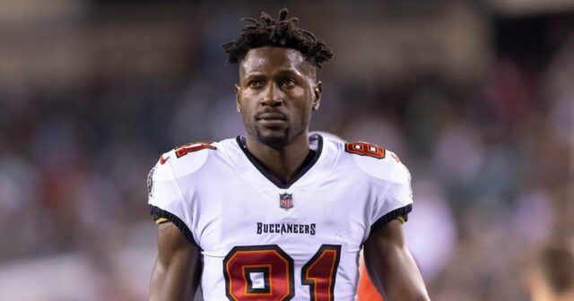 Ex-jogador da NFL Antonio Brown é procurado por tentativa de homicídio