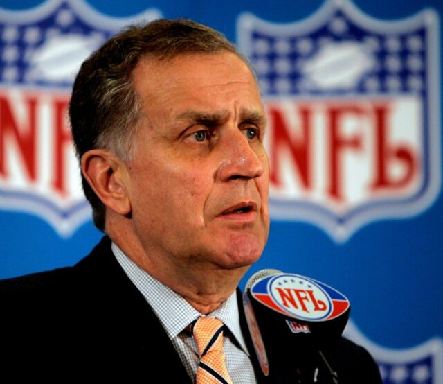 O ex-comissário da NFL Paul Tagliabue, que supervisionou o crescimento O ex-comissário da NFL Paul Tagliabue, que supervisionou o crescimento financeiro, morre aos 84 anos