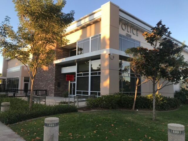 O ex-policial da Califórnia enfrentou perigo iminente ao atirar nas O ex-policial da Califórnia enfrentou perigo iminente ao atirar nas costas de um suspeito em fuga? Júri decidirá