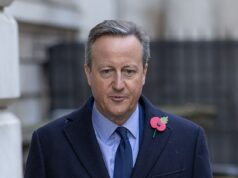 O ex-primeiro-ministro David Cameron revela que foi diagnosticado com câncer de próstata depois que sua esposa o incentivou a fazer um teste Lord David Cameron revelou que foi diagnosticado com câncer de próstata depois de fazer um exame de saúde com seu médico de família.