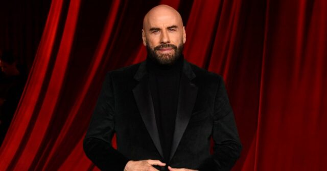 John Travolta toca em 2025 ao lado dos filhos Ella e Ben