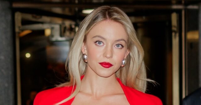 GettyImages-2219551640 Sydney Sweeney irreconhecível em nova foto como a boxeadora Christy Martin