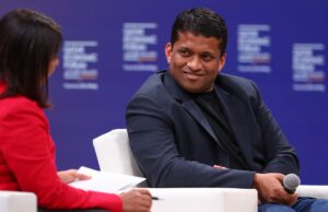 O fundador da Byju apelará da ordem judicial dos EUA para pagar mais de US$ 1 bilhão em caso de falência Byju Raveendran, co-founder and chief executive officer of Byju's PTE Ltd., during a panel session on day two of the Qatar Economic Forum (QEF) in Doha, Qatar, on Wednesday, May 24, 2023. The third Qatar Economic Forum will shine a light on the rising south-to-south economy and the new growth opportunities it presents to the global business community.