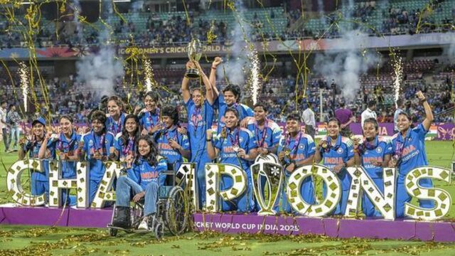 O governo de Maharashtra anuncia prêmio em dinheiro para Smriti, O governo de Maharashtra anuncia prêmio em dinheiro para Smriti, Jemimah, Radha e o técnico Muzumdar após a vitória na Copa do Mundo