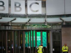 O governo do Reino Unido está envolvido em uma rivalidade entre Trump e a BBC Casa de transmissão da BBC