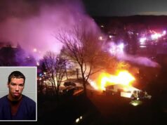 O homem de Illinois, Erik Crump, supostamente incendiou sua casa no Dia de Ação de Graças após uma discussão acalorada Erik Crump foi acusado de incêndio criminoso agravado depois de supostamente colocar fogo na casa de sua família durante uma discussão no Dia de Ação de Graças.