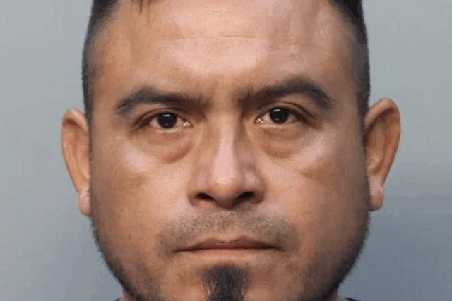 Saul Garcia-Gonzalez, 40, enfrenta uma acusação de homicídio de segundo grau em conexão com a morte de sua namorada Nerida Martel, de 37 anos (Departamento de Correções e Reabilitação de Miami Dade)