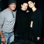 O ícone country raramente visto, Tim McGraw, 58, saiu com a esposa Faith Hill para apoiar sua filha nepo, Audrey, enquanto ela se apresentava no Silver Lining Lounge em Nova York na quinta-feira