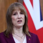 As famílias trabalhadoras ficarão em situação pior em mais de £ 1.000 como resultado do iminente ataque fiscal furtivo de Rachel Reeves, alertaram os Conservadores na noite passada. Na foto: Sra. Reeves faz um discurso pré-orçamento em Downing Street no início deste mês