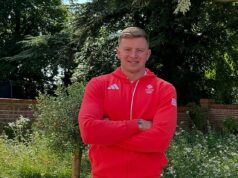 O irmão de Adam Peaty, James, é preso por acusações de ter enviado ameaças ao atleta olímpico durante seu fim de semana de despedida de solteiro, enquanto a amarga rivalidade familiar aumenta O irmão de Adam Peaty foi preso sob acusações de ter enviado ameaças ao esportista durante seu fim de semana de despedida de solteiro; na foto Adam Peaty