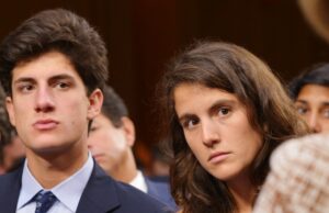 O irmão de Tatiana Schlossberg, Jack, quebra o silêncio sobre o câncer terminal da irmã GettyImages-1188110131-Caroline-Kennedys-Filha-Tatiana-Schlossberg-Diagnosticada-com-Câncer Terminal