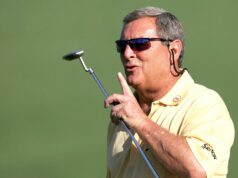 O jogador de golfe Fuzzy Zoeller morre; bicampeão principal assombrado pela piada de Tiger Woods O jogador de golfe Fuzzy Zoeller morre; bicampeão principal assombrado pela piada de Tiger Woods