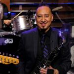 O líder da banda de Jimmy Kimmel e amigo de longa data, Cleto Escobedo III, morre aos 59 anos