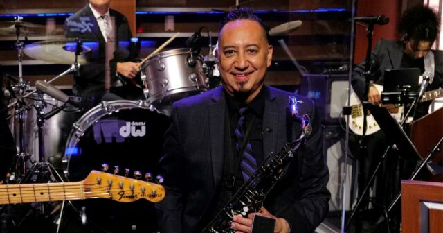 O líder da banda de Jimmy Kimmel e amigo de O líder da banda de Jimmy Kimmel e amigo de longa data, Cleto Escobedo III, morre aos 59 anos