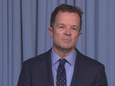 O líder da oposição de NSW, Mark Speakman, vai renunciar depois que colegas se voltam contra ele Mark Speakman renuncia