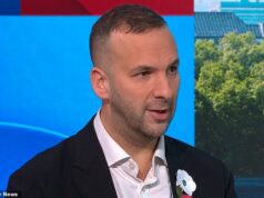 O líder verde Zack Polanski ridicularizado por dizer que o Reino Unido deveria desistir das armas nucleares e ‘pedir a Vladimir Putin para fazer o mesmo’ O líder do Partido Verde, Zack Polanski, foi ridicularizado depois de afirmar que a Grã-Bretanha deveria desistir de suas armas nucleares e pedir a Vladimir Putin que fizesse o mesmo na Rússia.