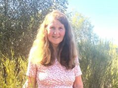 O medo da mulher de não ser enterrada com o marido por causa das regras de vegetação Gaye Wheatley e seu marido, Ned, passaram décadas de suas vidas plantando árvores e plantas nativas em sua propriedade em West Wyalong. 