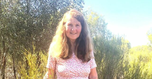 Gaye Wheatley e seu marido, Ned, passaram décadas de suas vidas plantando árvores e plantas nativas em sua propriedade em West Wyalong. ﻿