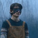 'O menino de olhos azuis claros' oferece um 'conto popular sombrio' sobre medo, superstição e aceitação na Grécia rural: 'É para todos que não pertencem'