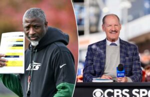 O mentor do ‘capitão do navio’, Bill Cowher, deu Aaron Glenn para a primeira temporada dos Jets O locutor da CBS Sports, Bill Cowher, sorrindo atrás de uma mesa com um microfone.