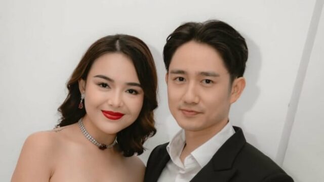 O momento emocionante em que Kenny Austin pede a bênção O momento emocionante em que Kenny Austin pede a bênção do pai de Amanda Manopo e recebe imediatamente um forte aviso!