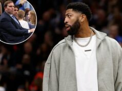 O motivo bizarro que atrasou o retorno de Anthony Davis ao Mavericks O atacante lesionado do Dallas Mavericks, Anthony Davis, observa do banco durante um intervalo contra o Washington Wizards no segundo tempo na Capital One Arena.