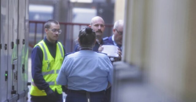 O neonazista Thomas Sewell foi libertado após supostamente liderar um ataque de grupo a um local sagrado
