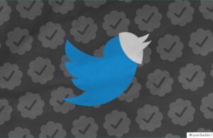 O novo recurso Sobre esta conta do X está indo muito bem twitter bird with mask, background of verified check marks