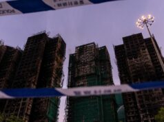 O número de mortos continua aumentando, mais oito presos após incêndio em torre de Hong Kong O número de mortos continua aumentando, mais oito presos após incêndio em torre de Hong Kong