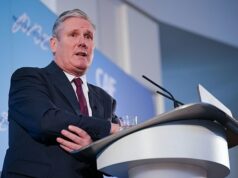 O orgulho despenca no Reino Dividido de Sir Keir Starmer – enquanto a pesquisa revela um declínio ‘assustador’ na felicidade pública Sir Keir Starmer usou um discurso no início deste ano para alertar que a Grã-Bretanha corria o risco de se tornar uma “ilha de estranhos” – uma referência à imigração descontrolada – antes de descer, criando confusão sobre a sua posição