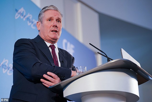 O orgulho despenca no Reino Dividido de Sir Keir Starmer Sir Keir Starmer usou um discurso no início deste ano para alertar que a Grã-Bretanha corria o risco de se tornar uma “ilha de estranhos” – uma referência à imigração descontrolada – antes de descer, criando confusão sobre a sua posição