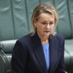 A líder da oposição, Sussan Ley, durante o período de perguntas no Parlamento em Canberra, na quarta-feira, 5 de novembro de 2025.