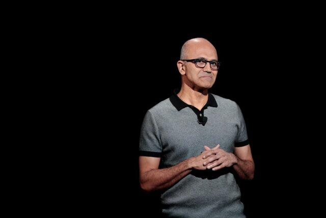 O plano da Microsoft para resolver o problema do chip é, em parte, deixar a OpenAI fazer o trabalho pesado
